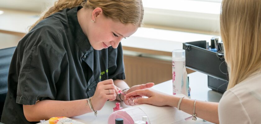 Nagels lakken bij Z&W